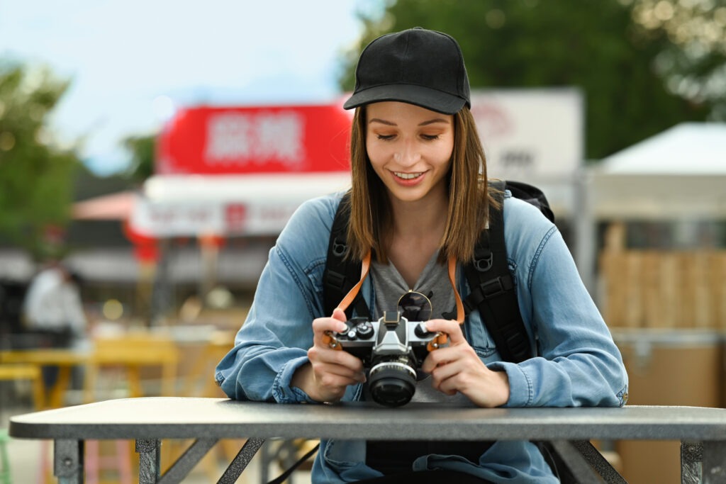 Cropped shot of female traveller with smart phone standing in major tourist attraction